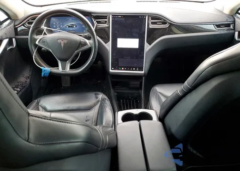2015 Tesla Model S z USA, uszkodzony, nr VIN 5YJSA1E26FF119784